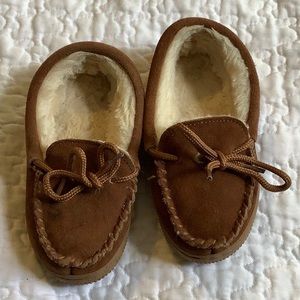 Lamp moccasin slippers, toddler 11, faux fur, suede